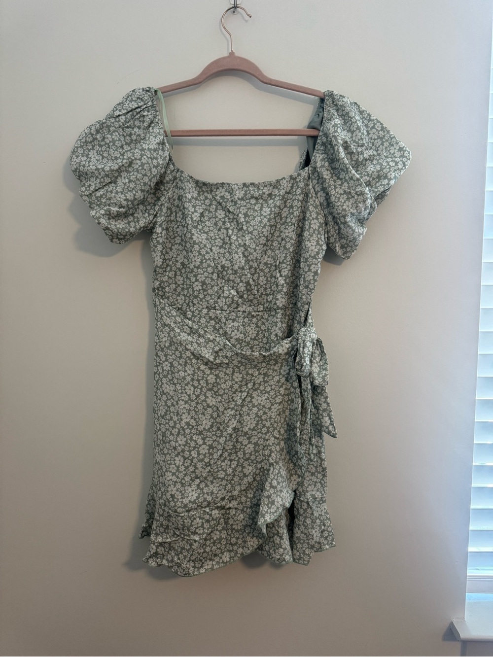 Trixxi Light Green Floral Puff-Sleeve Wrap Dress - Picture 3 of 10